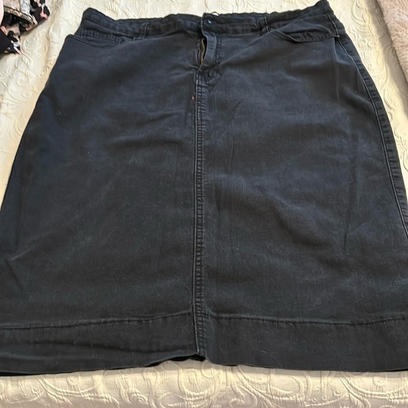 jade Mackenzie Dresses & Skirts - Jade Mackenzie ladies black color skirt 36 waist 26 long